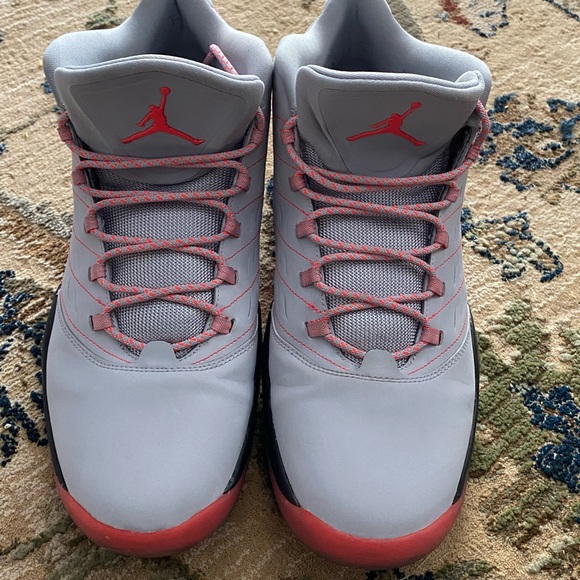 2019 Jordan Velocity’s Wolf Grey & Infrared - Picture 2 of 7